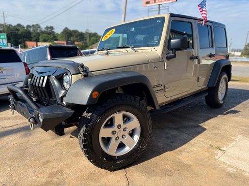 Used 2017 Jeep Wrangler Unlimited Sport w/ Quick Order Package 24S AWD/4WD image 5