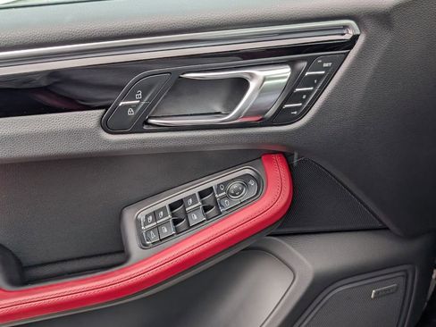 Used 2024 Porsche Macan image 20