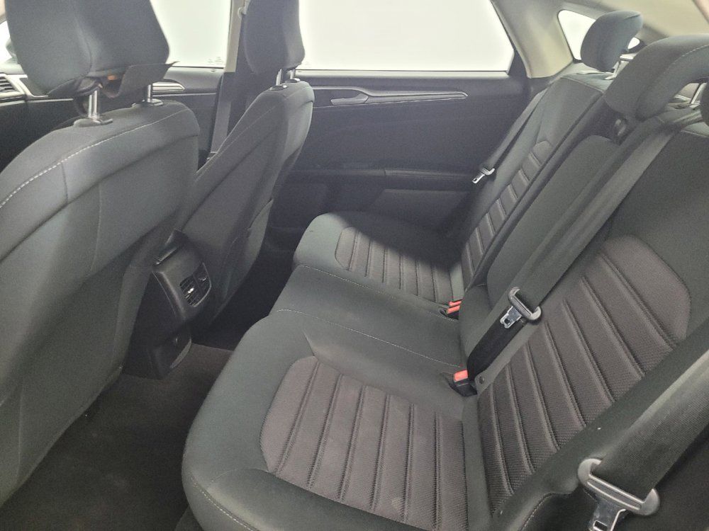 Used 2020 Ford Fusion SE FWD image 18