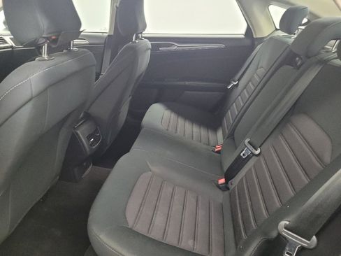 Used 2020 Ford Fusion SE FWD image 18