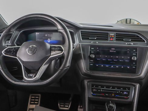 Used 2022 Volkswagen Tiguan SE R-Line image 16