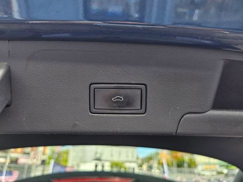 Used 2022 Volkswagen Atlas Cross Sport SE image 38