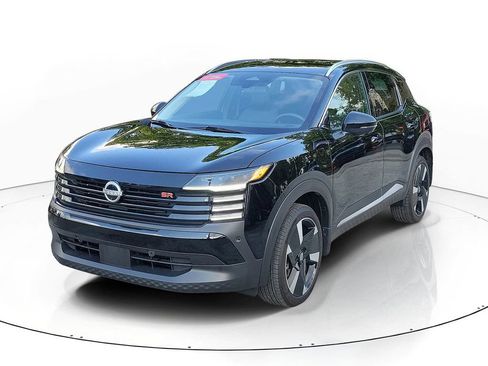 Certified 2025 Nissan Kicks SR FWD image 3