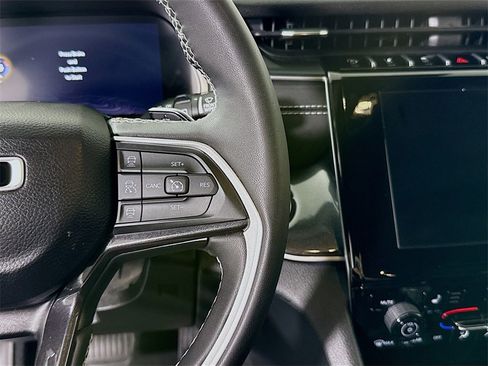 Used 2023 Jeep Grand Cherokee Altitude image 22