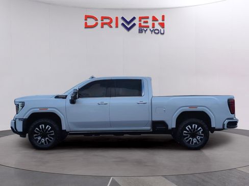 Used 2024 GMC Sierra 3500 Denali Ultimate AWD/4WD image 2