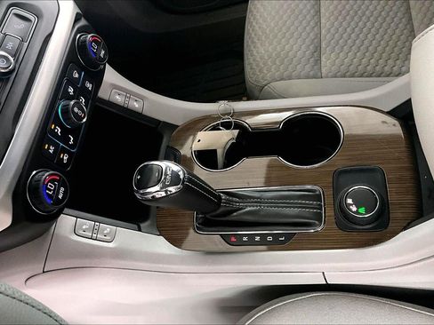 Used 2017 GMC Acadia SLE image 18