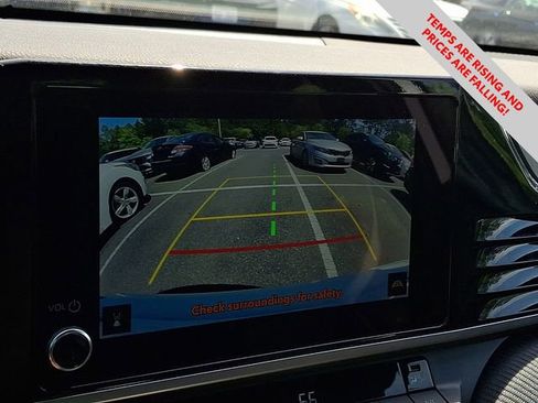 Used 2025 Toyota Camry SE image 20