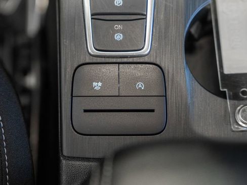 Used 2025 Ford Escape Active AWD/4WD image 30