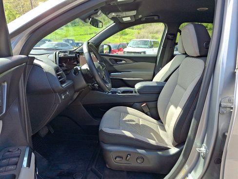 Used 2024 Chevrolet Traverse LT w/ Enhanced Driving Package AWD/4WD image 13
