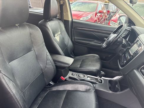 Used 2016 Mitsubishi Outlander SE image 18