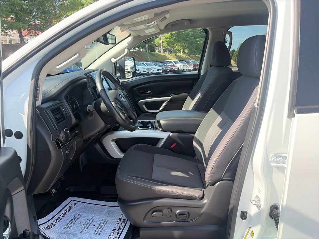 Certified 2024 Nissan Titan SV w/ SV Convenience Package AWD/4WD image 11