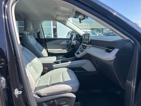 Used 2025 Ford Explorer Active w/ Active Comfort Package AWD/4WD image 7