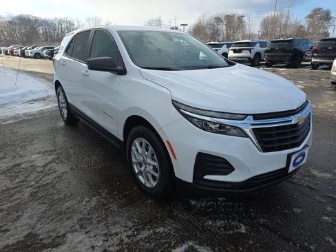 Used 2024 Chevrolet Equinox LS AWD/4WD image 5