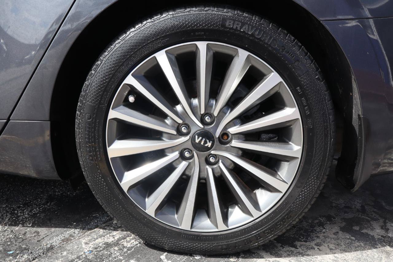 Used 2017 Kia Cadenza Premium w/ Luxury Package FWD image 33