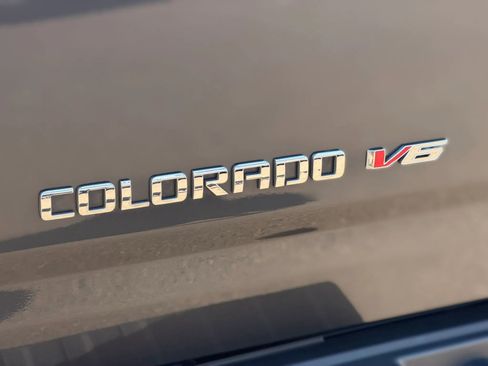 Used 2017 Chevrolet Colorado W/T w/ WT Convenience Package AWD/4WD image 12