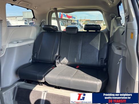 Used 2012 Toyota Sienna SE image 16