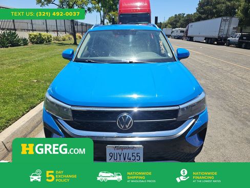 Used 2022 Volkswagen Taos SE FWD image 1
