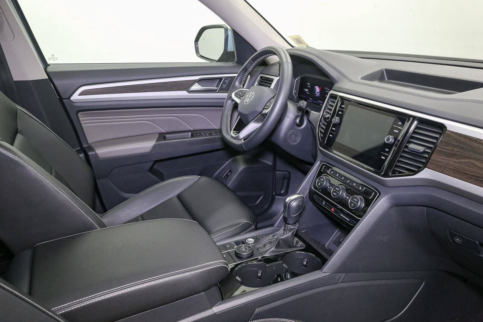 Certified 2023 Volkswagen Atlas SE w/ Panoramic Sunroof Package AWD/4WD image 24