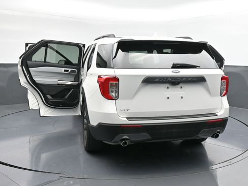 Used 2023 Ford Explorer XLT w/ Equipment Group 202A image 39