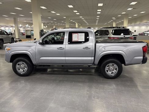 Used 2020 Toyota Tacoma SR AWD/4WD image 4