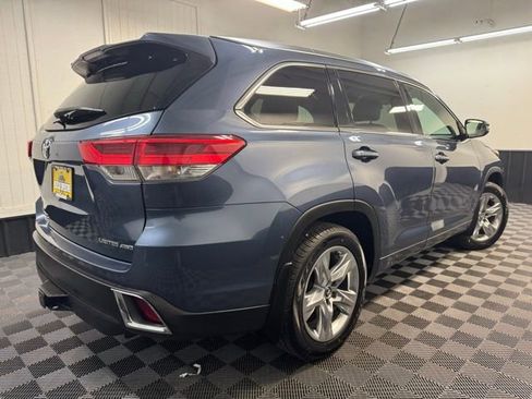 Used 2017 Toyota Highlander Limited AWD/4WD image 4