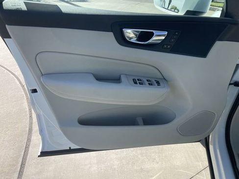 Used 2019 Volvo XC60 T5 Momentum w/ Premium Package image 22