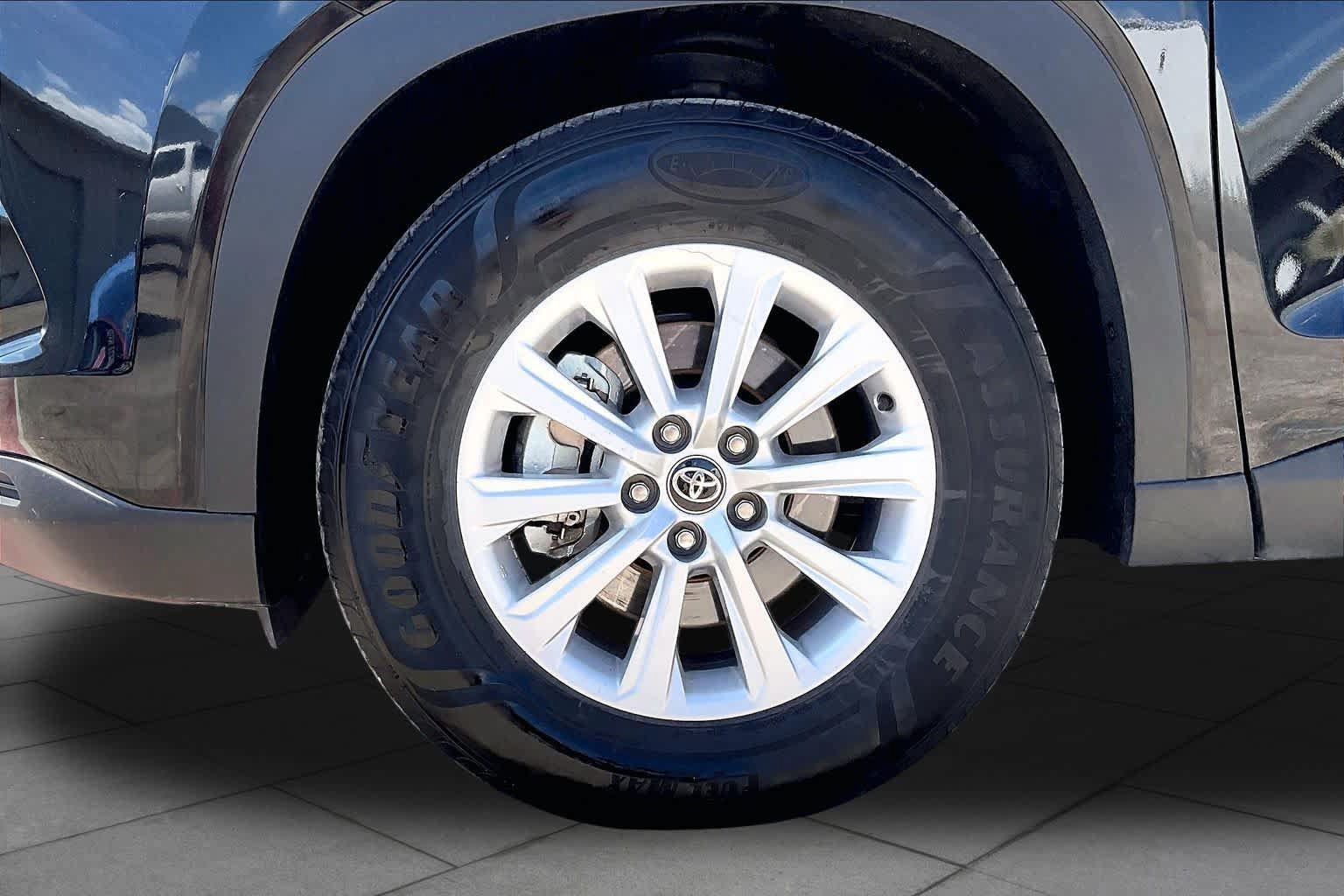 Used 2026 Toyota Grand Highlander AWD image 11