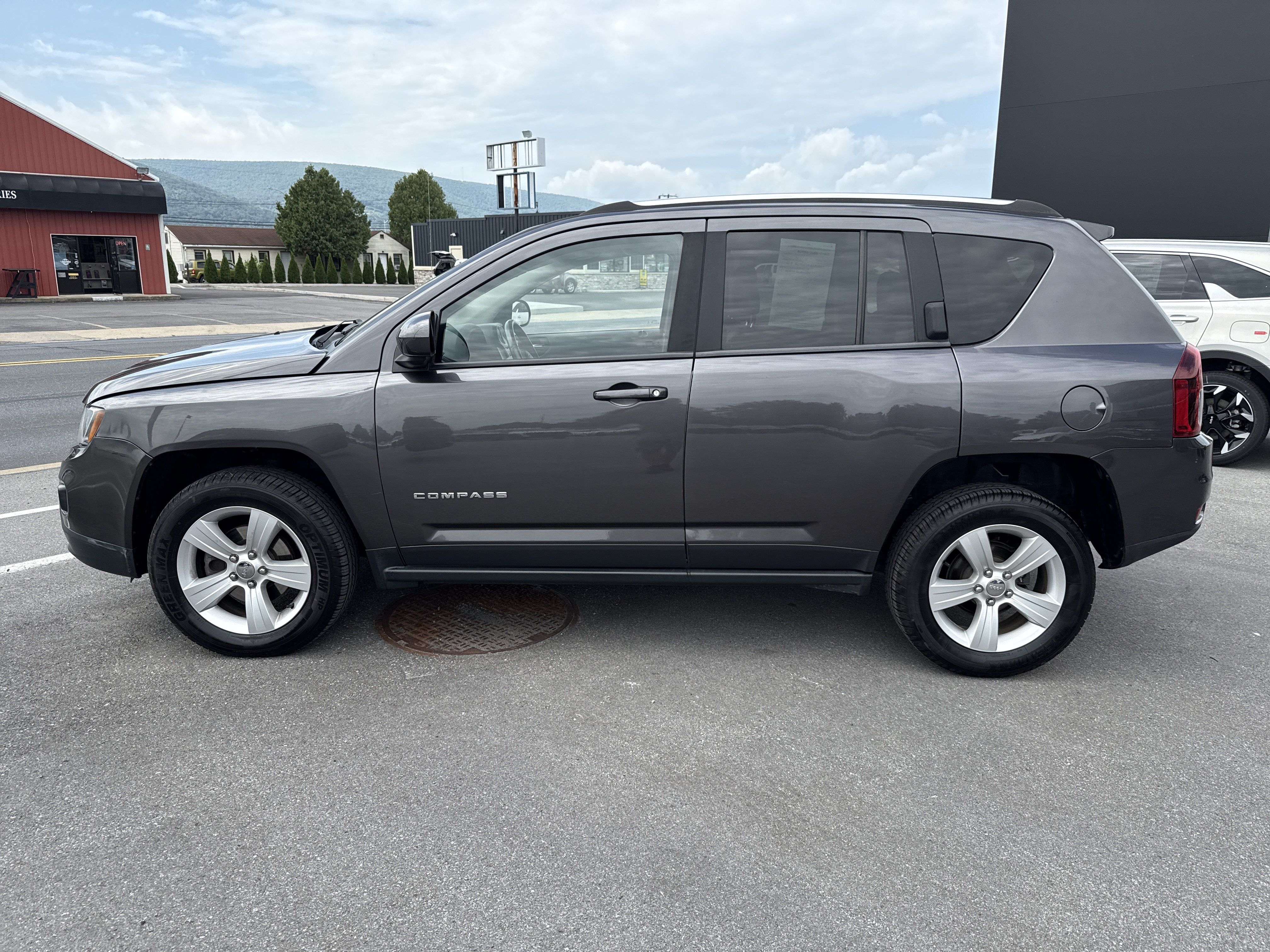 Used 2015 Jeep Compass High Altitude AWD/4WD image 7