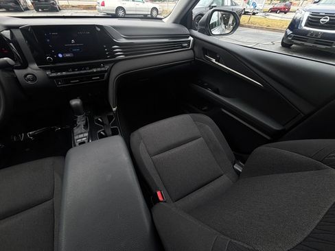 Used 2025 Toyota Camry LE FWD image 38
