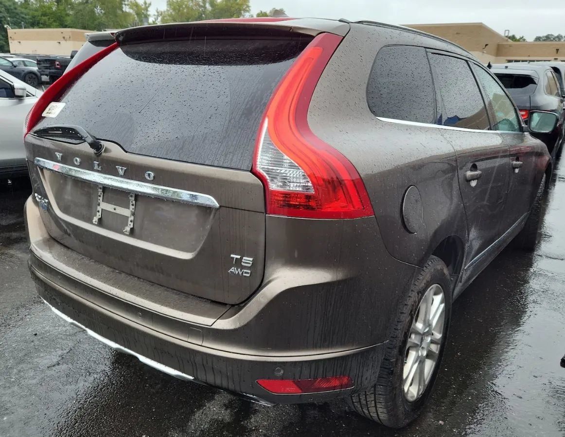 Used 2015 Volvo XC60 T5 AWD/4WD image 3