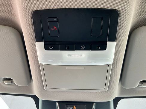 Used 2025 Nissan Rogue SV image 17