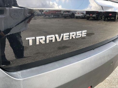 Used 2022 Chevrolet Traverse LT image 21