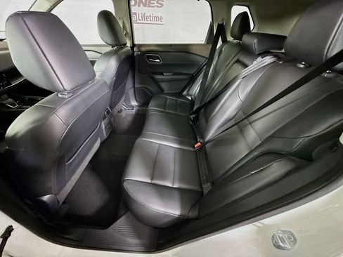 Certified 2021 Nissan Rogue SV w/ Premium Package image 28