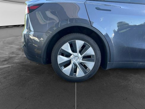 Used 2021 Tesla Model Y Long Range AWD/4WD image 16
