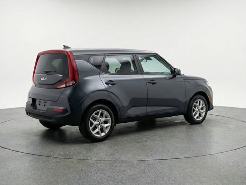 Used 2025 Kia Soul LX w/ LX Technology Package FWD image 9