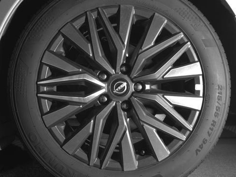 Used 2025 Nissan Altima 2.5 SV image 14