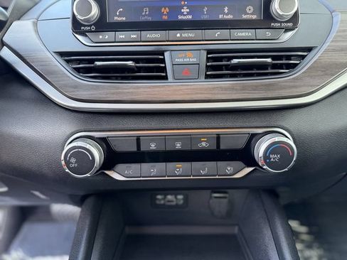 Used 2025 Nissan Altima 2.5 SV FWD image 19