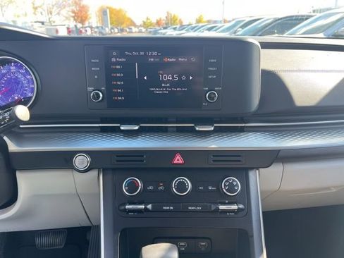 Certified 2024 Kia Carnival LX image 17