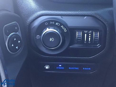 Used 2022 Jeep Wrangler Unlimited Sahara w/ Cold Weather Group image 29