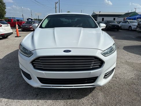 Used 2016 Ford Fusion SE FWD image 2