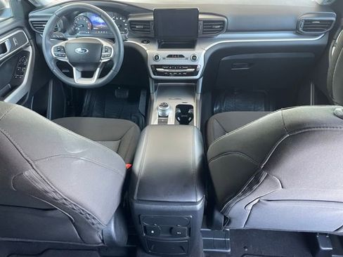 Used 2024 Ford Explorer XLT image 14