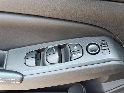 Used 2025 Nissan Altima 2.5 SV FWD image 19