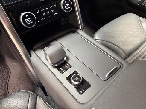 New 2026 Land Rover Discovery Limited Edition image 14