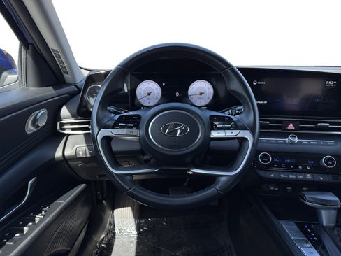 Used 2022 Hyundai Elantra Limited FWD image 12