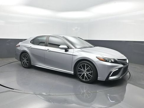 Used 2022 Toyota Camry SE FWD image 34