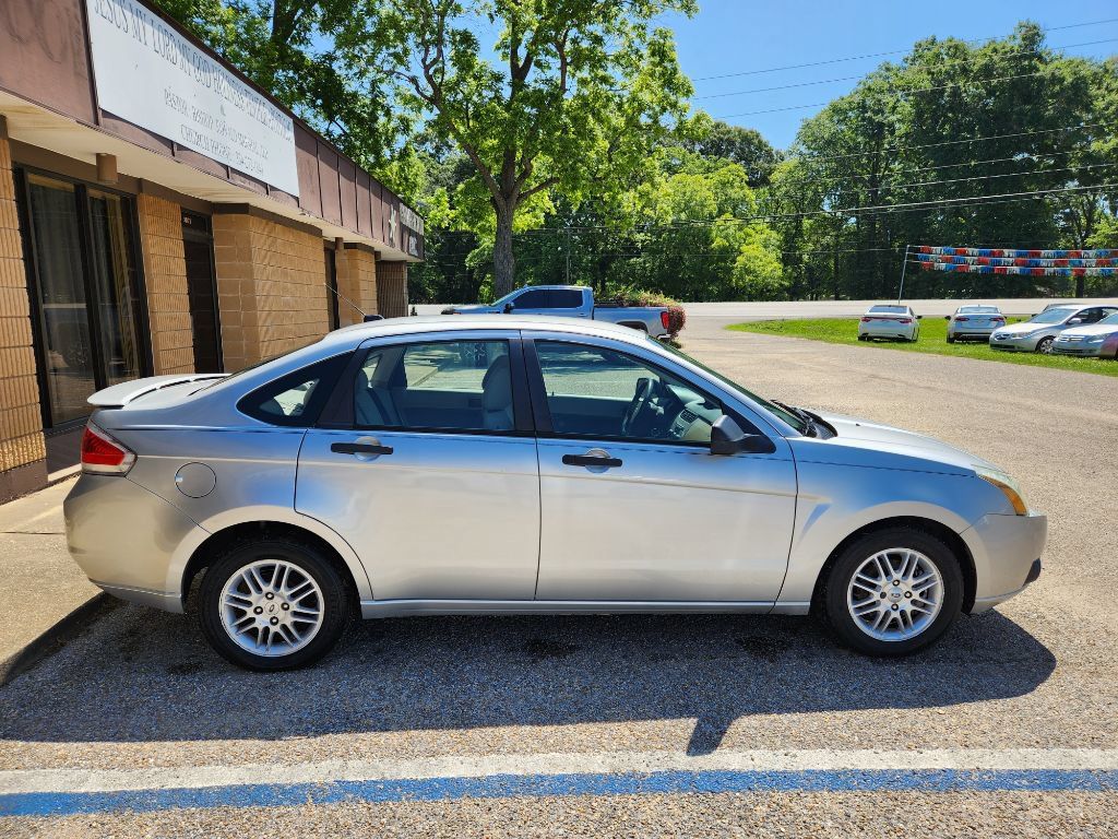 Used 2011 Ford Focus SE w/ 201A Rapid Spec Order Code FWD image 3