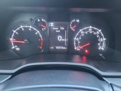Used 2020 Toyota 4Runner SR5 AWD/4WD image 11