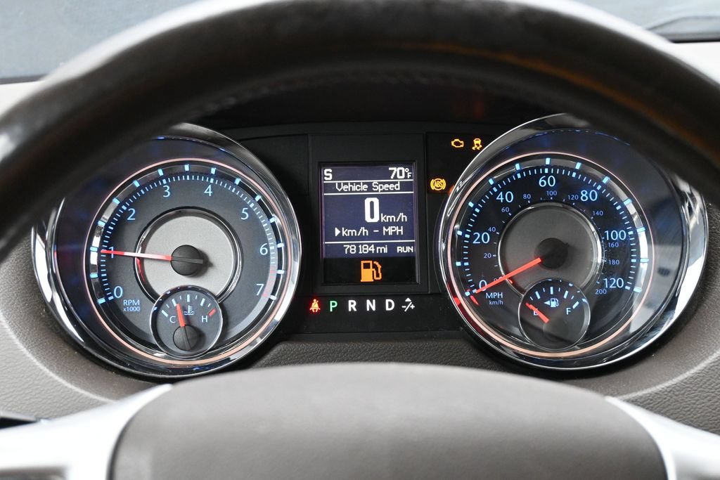 Used 2016 Chrysler Town & Country Touring w/ Driver Convenience Group FWD image 12