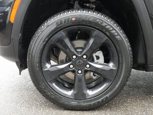 New 2025 Jeep Grand Cherokee Altitude image 10