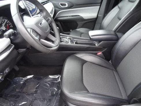 Used 2024 Jeep Compass Latitude AWD/4WD image 6